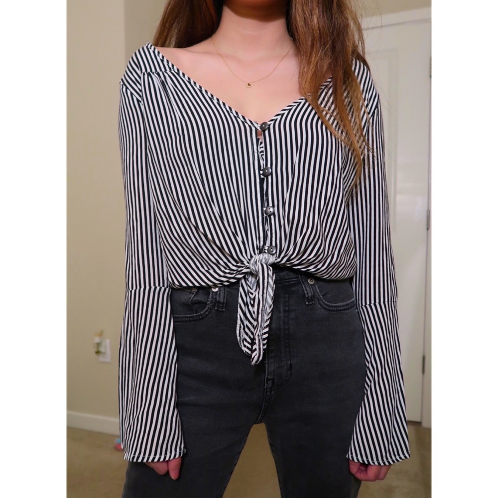 PacSun L.A. Hearts Button Down Tie Front Top size S